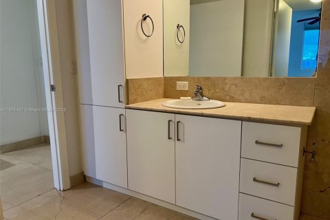 Condominio en alquiler en Miami, Florida, 1 dormitorio, 66.33 m2 № 2013513 - foto 16