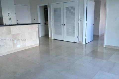 Condominio en alquiler en Miami, Florida, 1 dormitorio, 66.33 m2 № 2013513 - foto 3