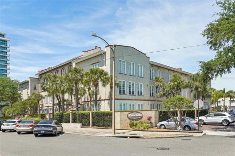 Condo in Saint Petersburg, Florida, 2 bedrooms  № 1614592 - photo 22