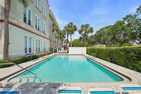 Condo in Saint Petersburg, Florida, 2 bedrooms  № 1614592 - photo 26