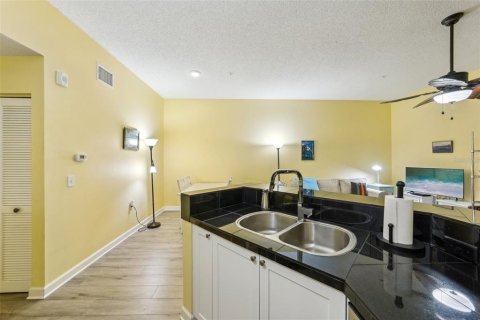 Condo in Saint Petersburg, Florida, 2 bedrooms  № 1614592 - photo 12