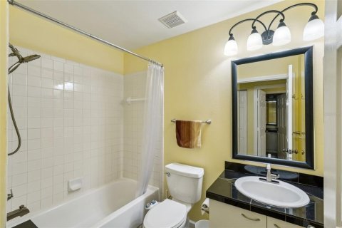 Condo in Saint Petersburg, Florida, 2 bedrooms  № 1614592 - photo 14
