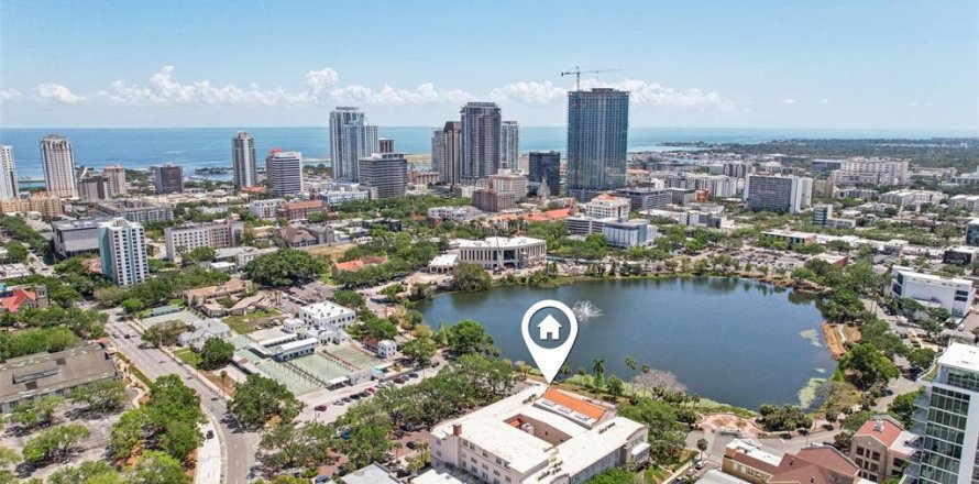 Condo in Saint Petersburg, Florida, 2 bedrooms № 1614592