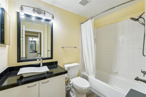 Condo in Saint Petersburg, Florida, 2 bedrooms  № 1614592 - photo 20