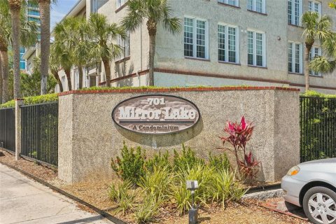 Condo in Saint Petersburg, Florida, 2 bedrooms  № 1614592 - photo 23