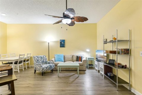 Condo in Saint Petersburg, Florida, 2 bedrooms  № 1614592 - photo 6