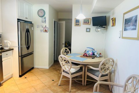 Condo in Miami Beach, Florida, 3 bedrooms  № 1977450 - photo 23