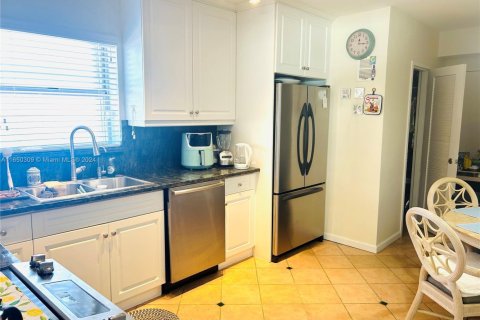 Condo in Miami Beach, Florida, 3 bedrooms  № 1977450 - photo 22