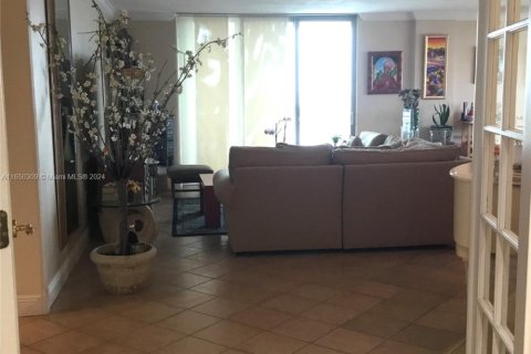 Condo in Miami Beach, Florida, 3 bedrooms  № 1977450 - photo 6