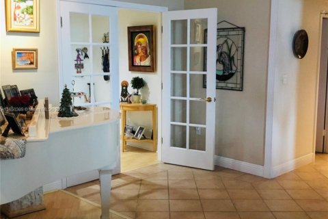 Condo in Miami Beach, Florida, 3 bedrooms  № 1977450 - photo 10