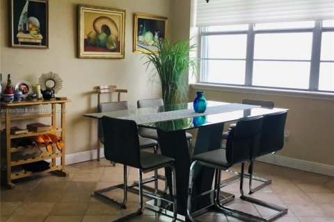 Condo in Miami Beach, Florida, 3 bedrooms  № 1977450 - photo 8