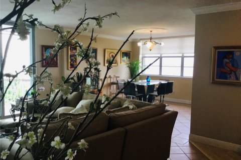 Condo in Miami Beach, Florida, 3 bedrooms  № 1977450 - photo 11