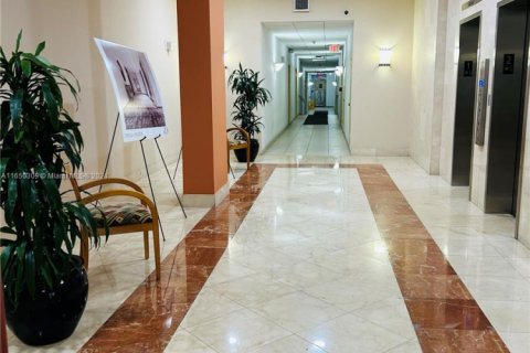 Condo in Miami Beach, Florida, 3 bedrooms  № 1977450 - photo 15