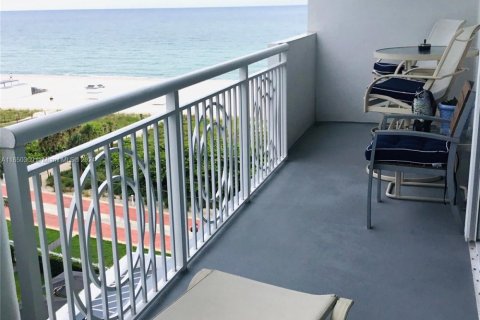 Condo in Miami Beach, Florida, 3 bedrooms  № 1977450 - photo 3