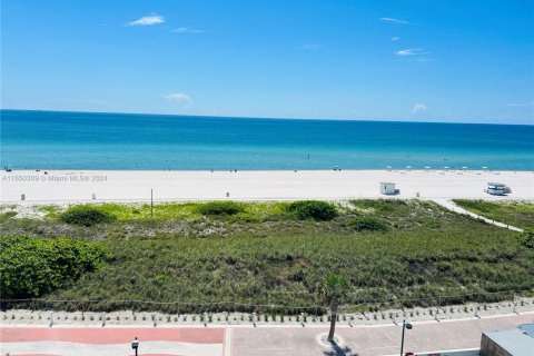 Condo in Miami Beach, Florida, 3 bedrooms  № 1977450 - photo 17