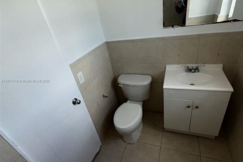 Copropriété à louer à North Miami, Floride: 2 chambres, 106.47 m2 № 1924986 - photo 8