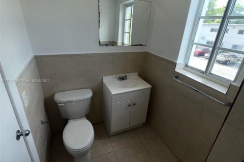 Copropriété à louer à North Miami, Floride: 2 chambres, 106.47 m2 № 1924986 - photo 7