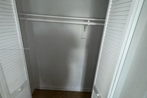 Copropriété à louer à North Miami, Floride: 2 chambres, 106.47 m2 № 1924986 - photo 11