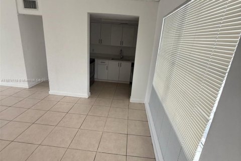 Copropriété à louer à North Miami, Floride: 2 chambres, 106.47 m2 № 1924986 - photo 25