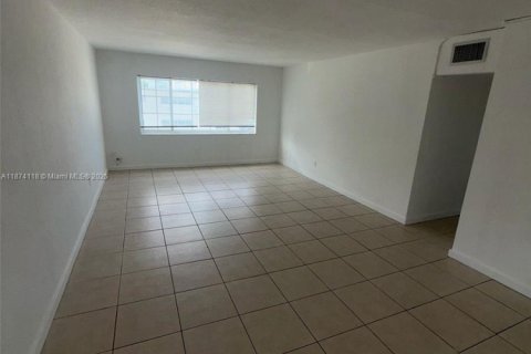 Copropriété à louer à North Miami, Floride: 2 chambres, 106.47 m2 № 1924986 - photo 24