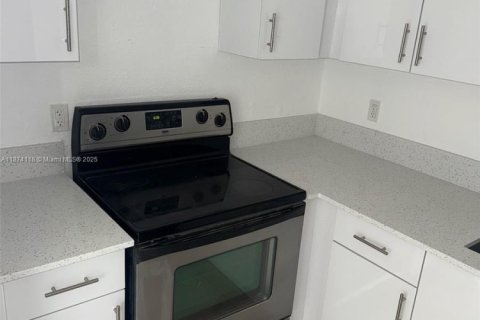 Copropriété à louer à North Miami, Floride: 2 chambres, 106.47 m2 № 1924986 - photo 4
