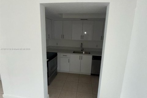 Copropriété à louer à North Miami, Floride: 2 chambres, 106.47 m2 № 1924986 - photo 23