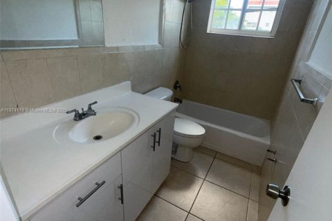 Copropriété à louer à North Miami, Floride: 2 chambres, 106.47 m2 № 1924986 - photo 6