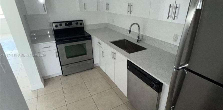 Condo à North Miami, Floride, 2 chambres № 1924986