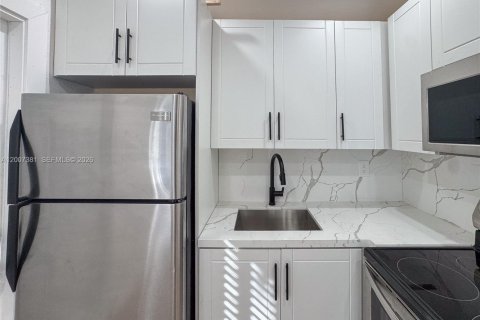 Propiedad comercial en venta en Miami, Florida, 120.4 m2 № 2071488 - foto 22
