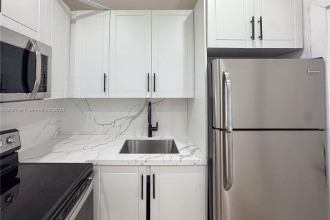 Propiedad comercial en venta en Miami, Florida, 120.4 m2 № 2071488 - foto 10