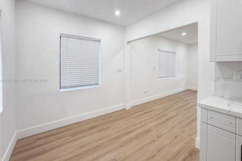 Propiedad comercial en venta en Miami, Florida, 120.4 m2 № 2071488 - foto 8
