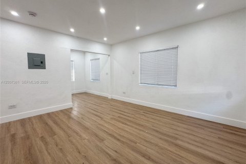 Propiedad comercial en venta en Miami, Florida, 120.4 m2 № 2071488 - foto 5