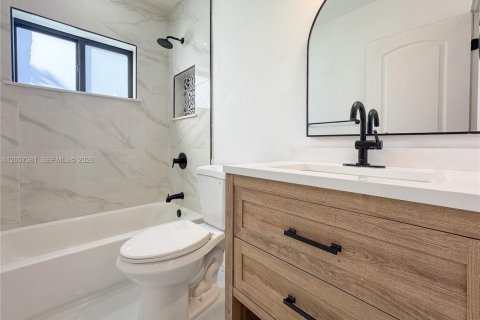 Propiedad comercial en venta en Miami, Florida, 120.4 m2 № 2071488 - foto 13