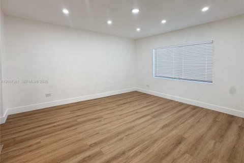 Propiedad comercial en venta en Miami, Florida, 120.4 m2 № 2071488 - foto 17
