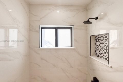 Propiedad comercial en venta en Miami, Florida, 120.4 m2 № 2071488 - foto 14