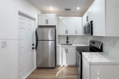 Propiedad comercial en venta en Miami, Florida, 120.4 m2 № 2071488 - foto 20