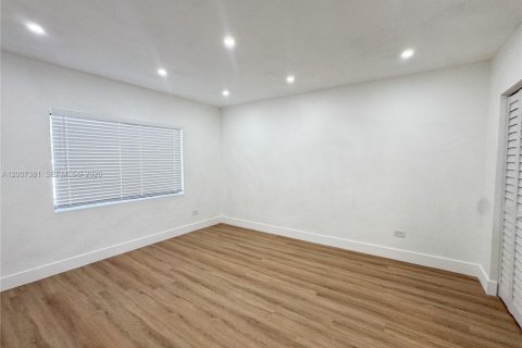 Propiedad comercial en venta en Miami, Florida, 120.4 m2 № 2071488 - foto 7