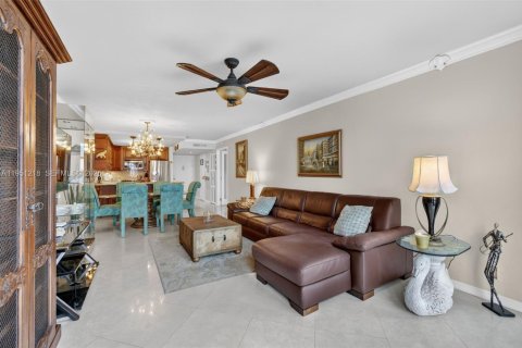 Condo in Hallandale Beach, Florida, 1 bedroom  № 2244201 - photo 14