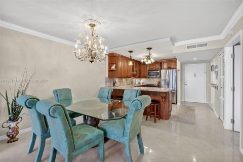Condo in Hallandale Beach, Florida, 1 bedroom  № 2244201 - photo 17