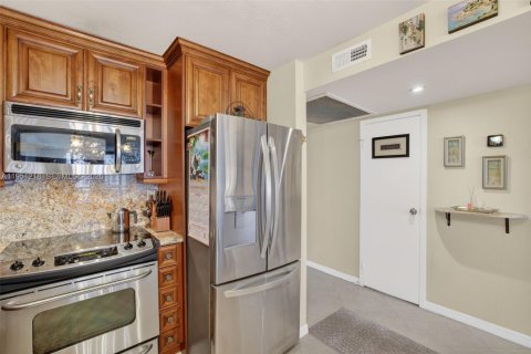 Condo in Hallandale Beach, Florida, 1 bedroom  № 2244201 - photo 24