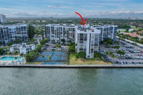 Condo in Hallandale Beach, Florida, 1 bedroom  № 2244201 - photo 8