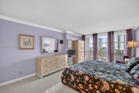 Condo in Hallandale Beach, Florida, 1 bedroom  № 2244201 - photo 6