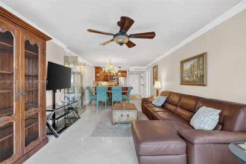 Condo in Hallandale Beach, Florida, 1 bedroom  № 2244201 - photo 15