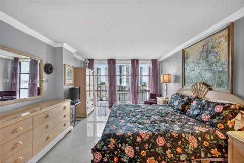Condo in Hallandale Beach, Florida, 1 bedroom  № 2244201 - photo 27