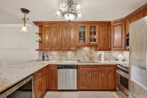 Condo in Hallandale Beach, Florida, 1 bedroom  № 2244201 - photo 22