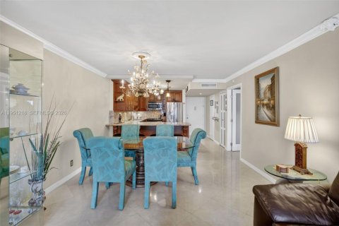 Condo in Hallandale Beach, Florida, 1 bedroom  № 2244201 - photo 18