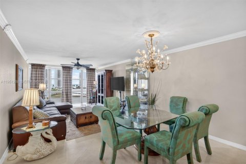Condo in Hallandale Beach, Florida, 1 bedroom  № 2244201 - photo 5