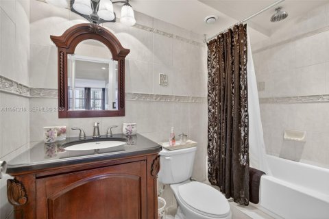 Condo in Hallandale Beach, Florida, 1 bedroom  № 2244201 - photo 7