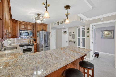 Condo in Hallandale Beach, Florida, 1 bedroom  № 2244201 - photo 20