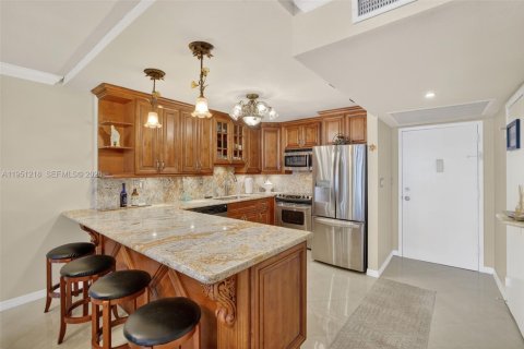 Condo in Hallandale Beach, Florida, 1 bedroom  № 2244201 - photo 19